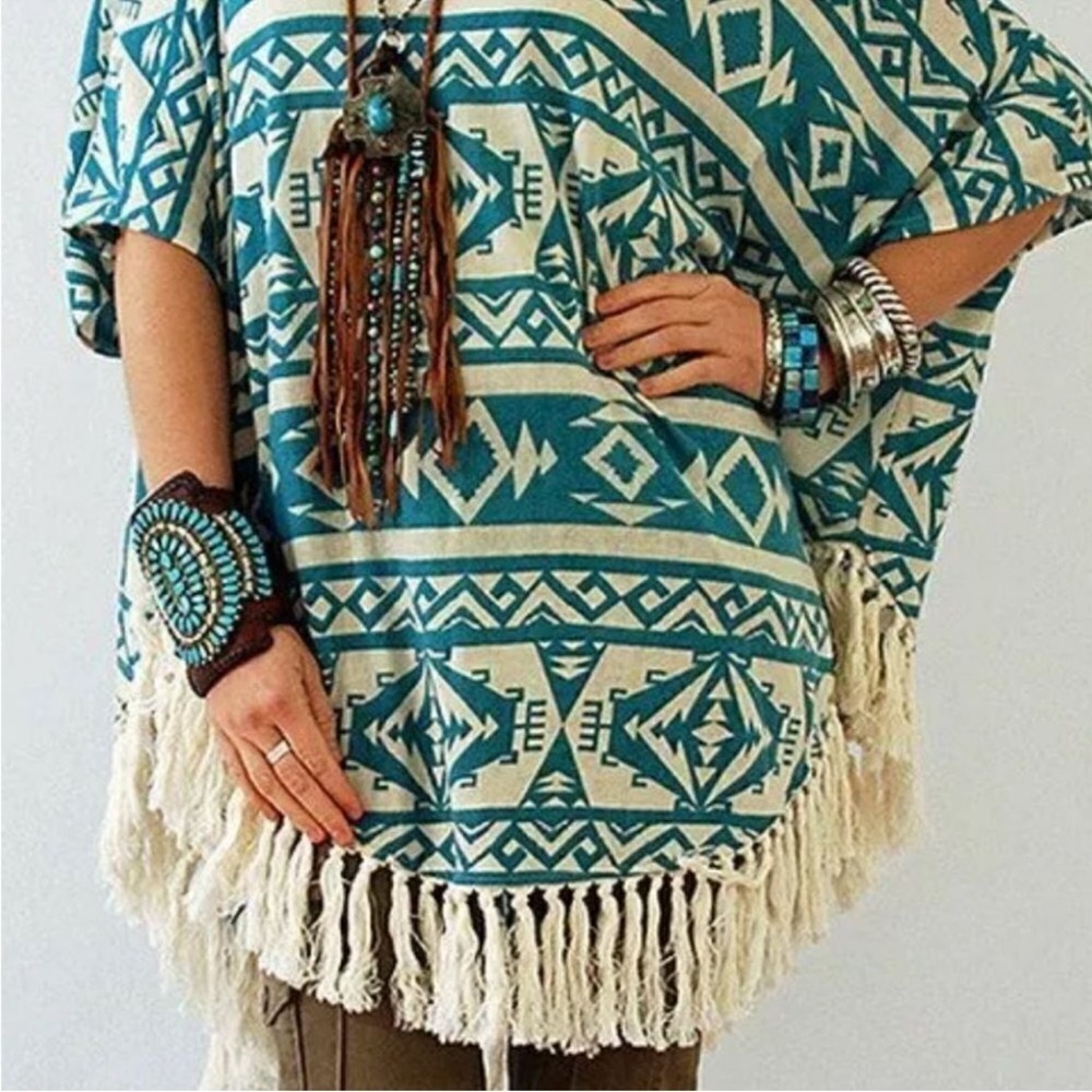 Tasha Polizzi Ahana Poncho
Fringe Western Kimono NWT L/XL
- One Size Fits All